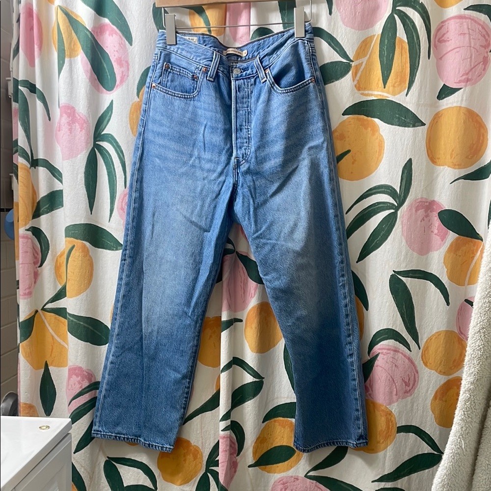Levi’s high rise straight cut ankle length jeans